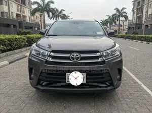 Toyota Highlander XLE 4x4 V6 (3.5L 6cyl 8A) 2017 Silver