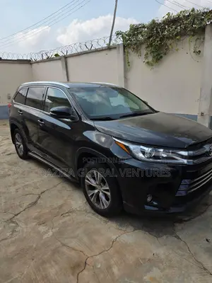 Toyota Highlander XLE 4x2 V6 (3.5L 6cyl 8A) 2017 Black