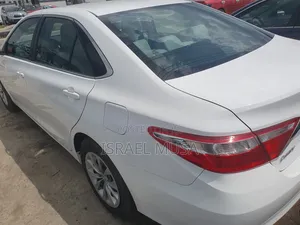Toyota Camry LE 4dr Sedan (2.5L 4cyl 6A) 2016 White