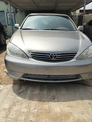 Toyota Camry LE 4dr Sedan (2.4L 4cyl 5A) 2005 Gray