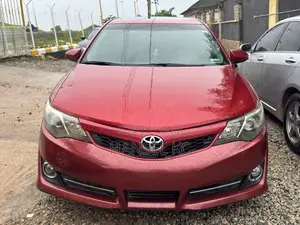 Toyota Camry SE 4dr Sedan w/Prod. End 11/13 (2.5L 4cyl 6A) 2014 Red