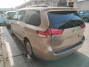 Toyota Sienna XLE 7 Passenger 2011 Gold