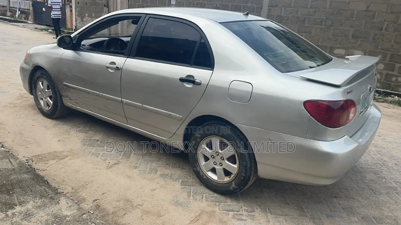 Toyota Corolla LE 2004 Silver