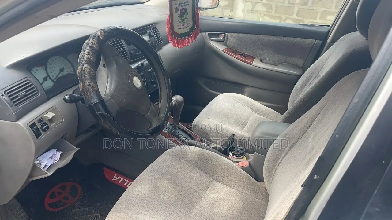 Toyota Corolla LE 2004 Silver