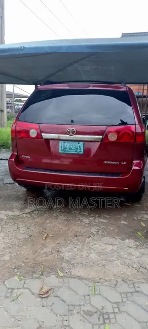 Toyota Sienna 2005 Red