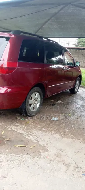 Toyota Sienna 2005 Red