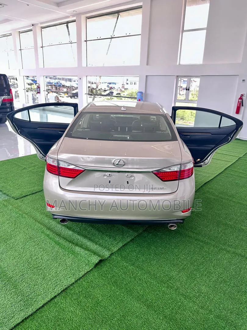 Lexus ES 350 2012 Gold