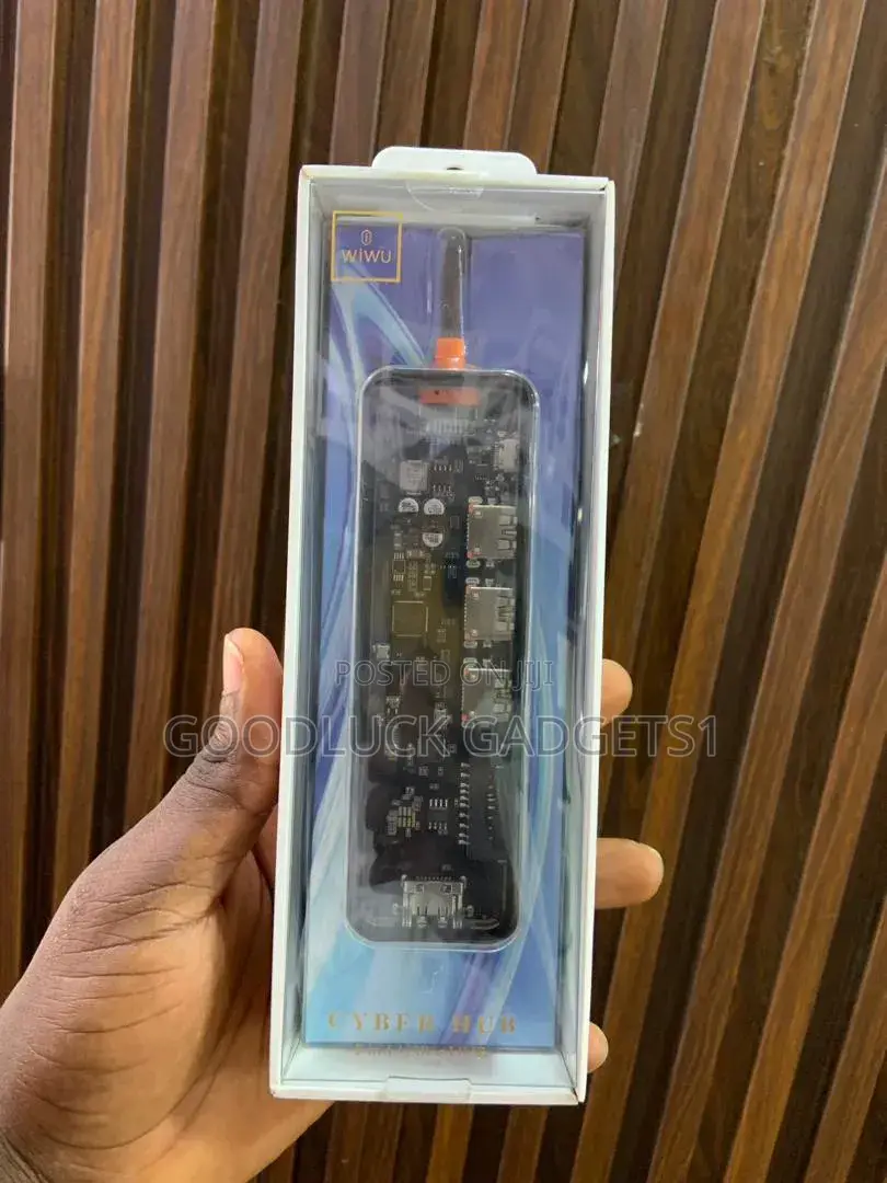 Wiwu 7 in 1 Usb-C and Usb Cyber Hub.