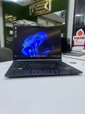 Laptop MSI Stealth 14 Studio A13VF 16GB Intel Core i7 SSD 1T