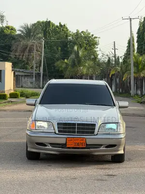 Mercedes-Benz C280 2002 Gold