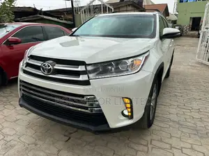 Toyota Highlander XLE 4dr SUV (3.5L 6cyl 6A) 2015 White