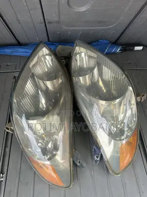 Headlight Toyota Matrix 05