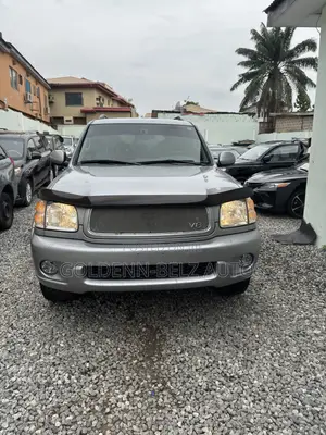 Toyota Sequoia SR5 4dr SUV 4WD (4.7L 8cyl 4A) 2001 Gray