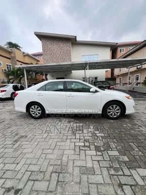 Toyota Camry LE 4dr Sedan (2.5L 4cyl 6A) 2012 White