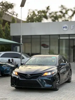 Toyota Camry SE (2.5L 4cyl 8A) 2019