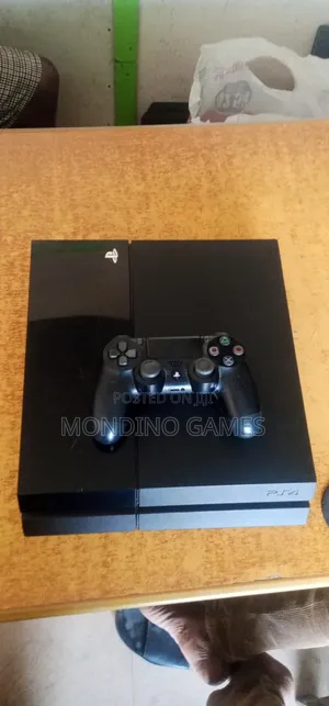 Ps4 Game One Pad and 8 Games Inside