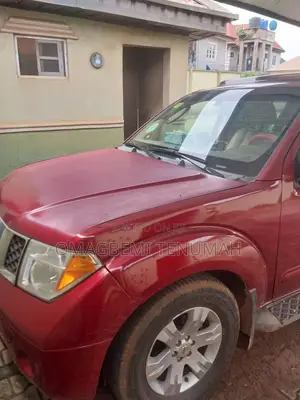 Nissan Pathfinder 2005 Red