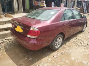 Toyota Camry LE V6 4dr Sedan (3.0L 6cyl 5A) 2005 Red