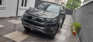New Toyota Hilux 2025 Black