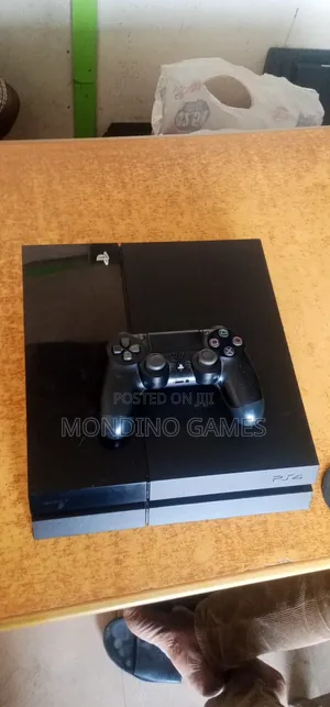 Ps4 Game One Pad and Games