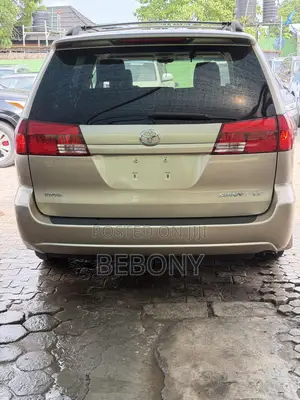 Toyota Sienna LE AWD (3.3L V6 5A) 2004 Gold
