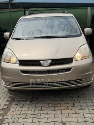 Toyota Sienna LE AWD (3.3L V6 5A) 2004 Gold