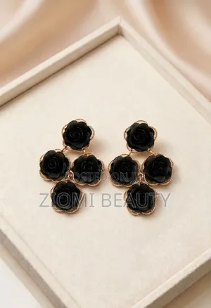 Ziomi Beauty – Love Whisper Earrings | Goth Collection
