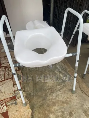 Mowbray Lite Raised Toilet Seat