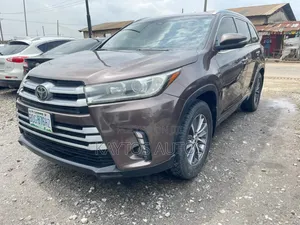 Toyota Highlander XLE 4x4 V6 (3.5L 6cyl 8A) 2017 Brown