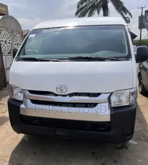 Toyota HiAce 2010 White