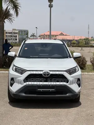 Toyota RAV4 2021 White