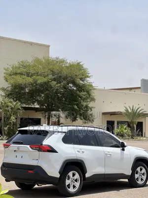 Toyota RAV4 2021 White