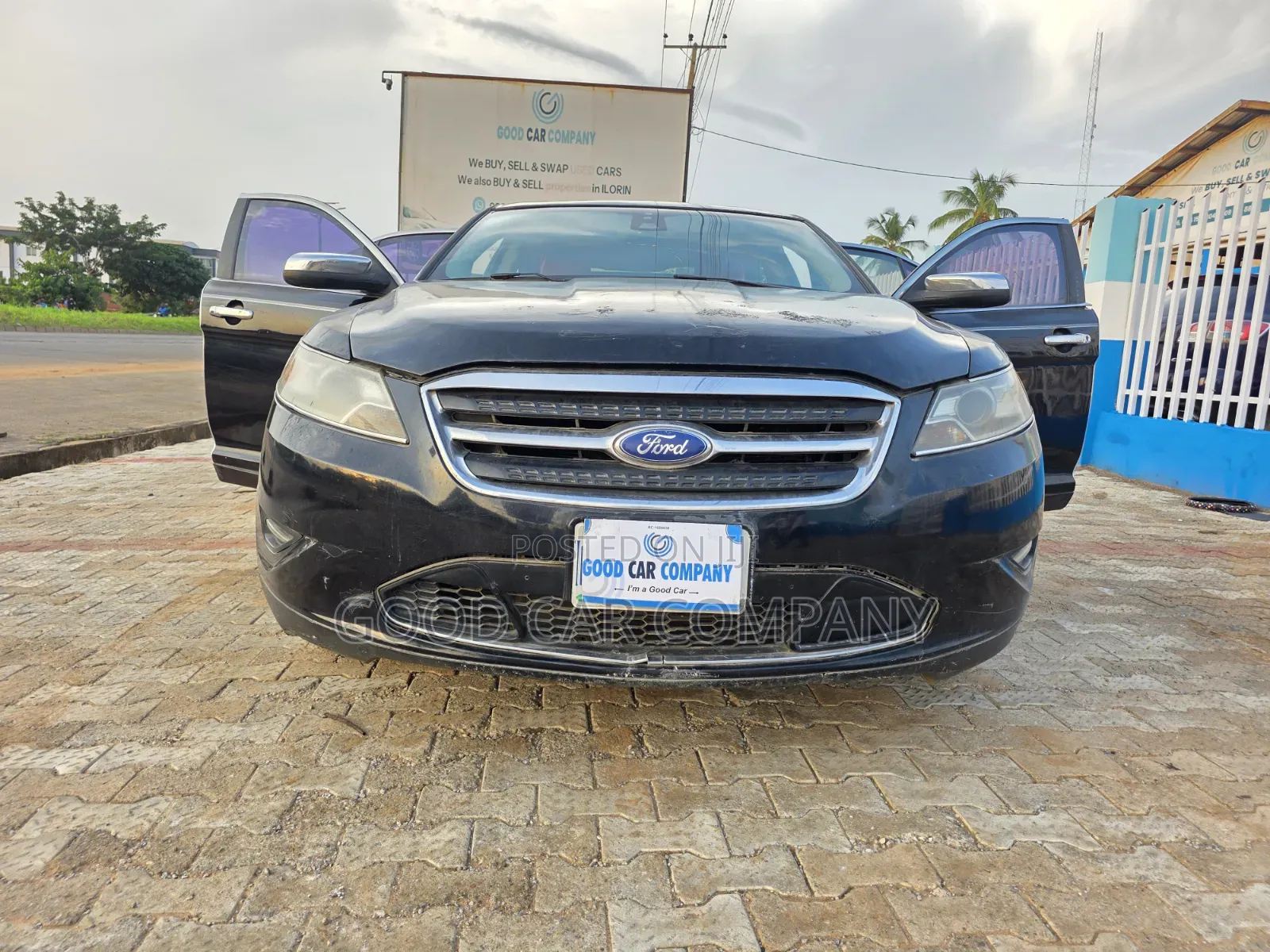 Ford Taurus 2011 Black