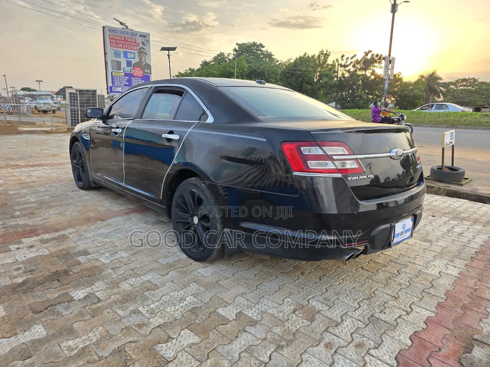 Ford Taurus 2011 Black
