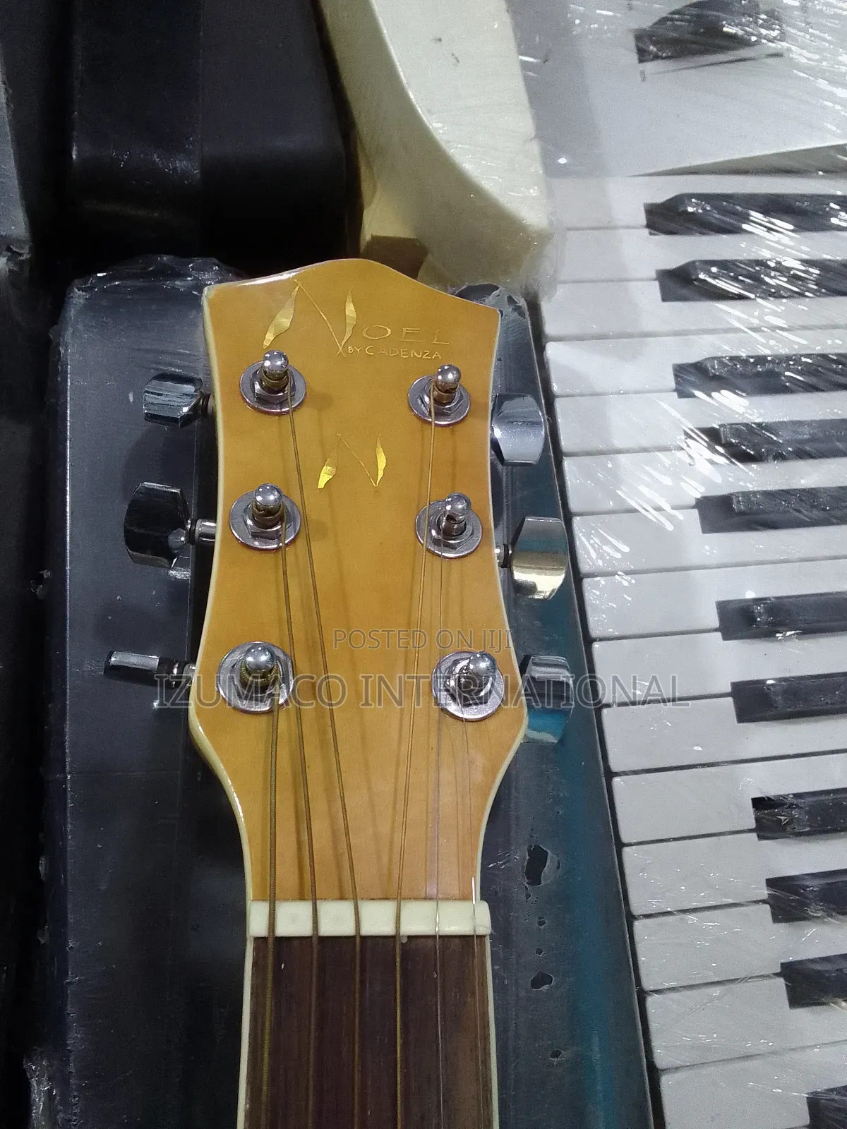 Noel by Cadenza Jumbo Acoustic Guitar – Full Size