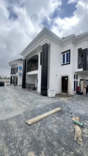 3bdrm Apartment in Inside An Estate for rent