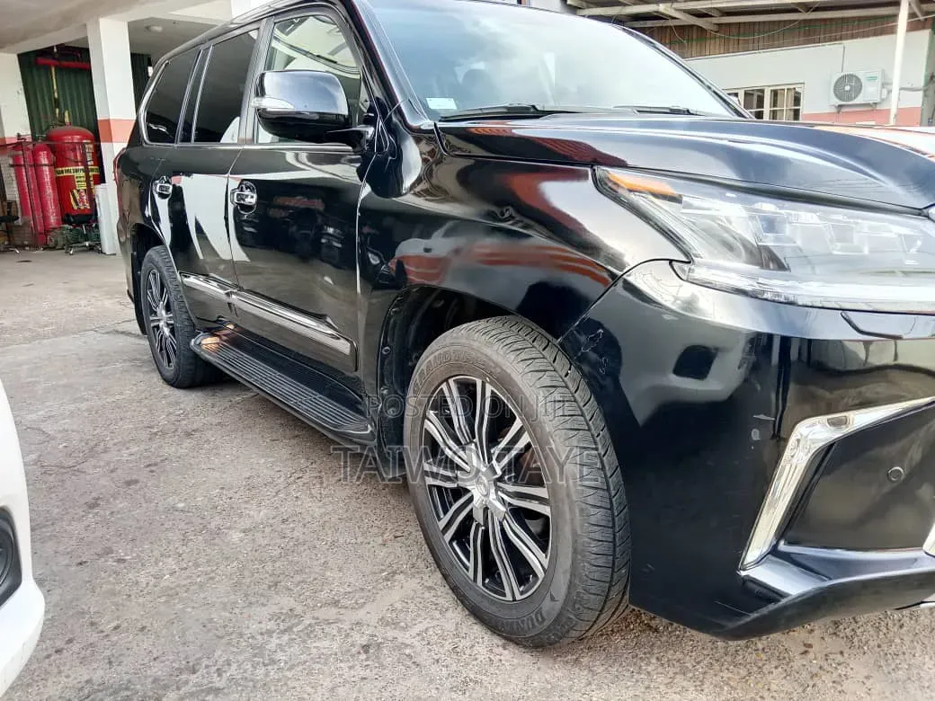 Lexus LX 2017 Black