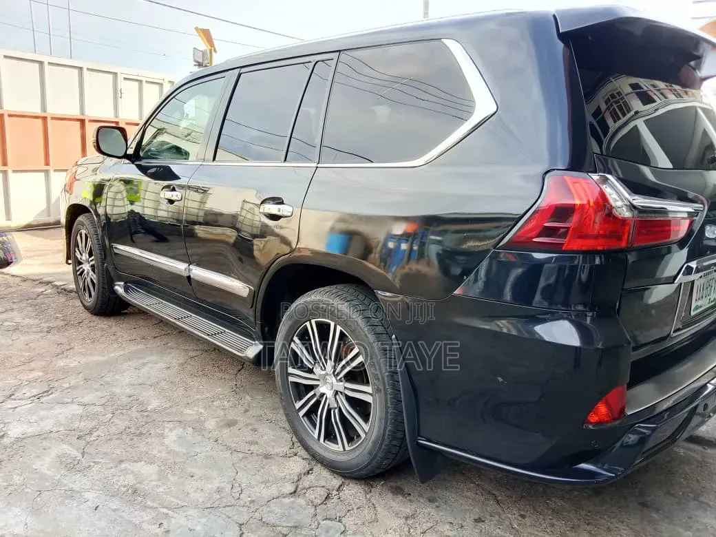 Lexus LX 2017 Black