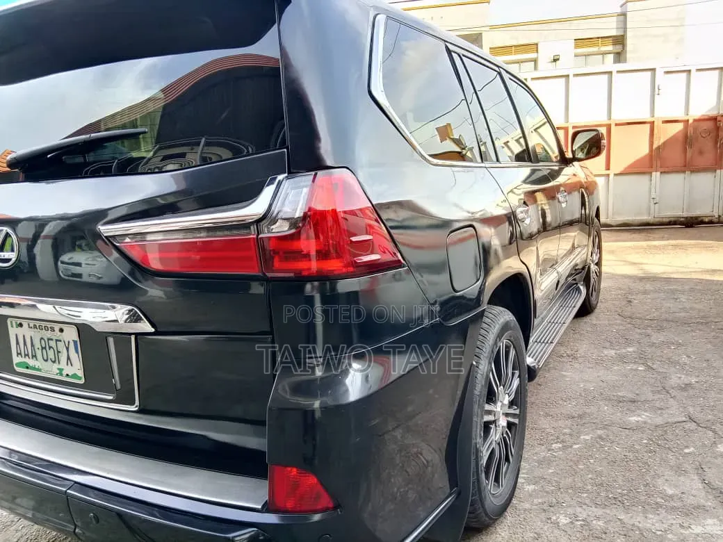 Lexus LX 2017 Black