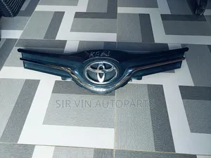 Front Grill Toyota Yaris 2015
