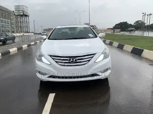 Hyundai Sonata Limited 2.0T Sedan (2.0L 4cyl 6A) 2012 White