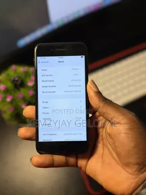 Apple iPhone SE (2020) 64 GB Black