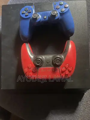 Ps4 Console With Two Pads