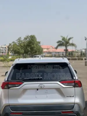 Toyota RAV4 2022 Silver