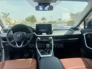 Toyota RAV4 2022 Silver