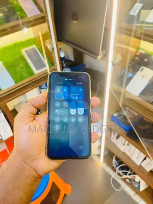 Apple iPhone 11 64 GB Yellow