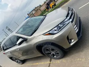 Toyota Highlander 2016 Gold