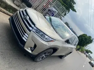 Toyota Highlander 2016 Gold