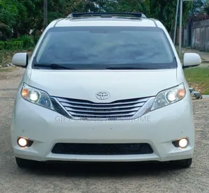 Toyota Sienna 2012 White