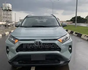 Toyota RAV4 XLE 2021 Green